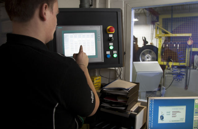 Rolling resistance test in the testing machine. Real-life conditions are simulated using versatile and careful tests to separate the best tyres from the good.