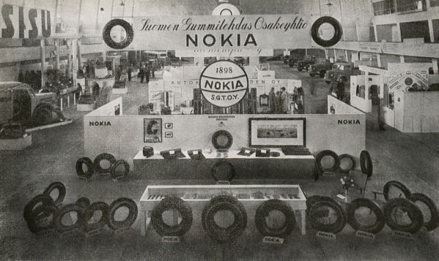 Suomen Gummitehdas's tyre exhibition at Helsinki Exhibition Centre in 1946.