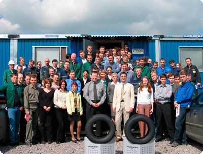 The first Hakkapeliittas and their proud builders. The first Nokian Hakkapeliitta 4 winter tyres were manufactured in Vsevolozhsk in June 2005.
