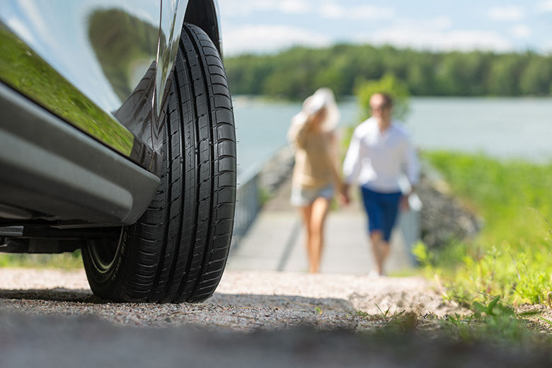 Veilig en betrouwbaar rijden in de zomer: De unieke Aramid Sidewall Technology van Nokian Tyres helpt u om maximaal van het zomerseizoen te genieten